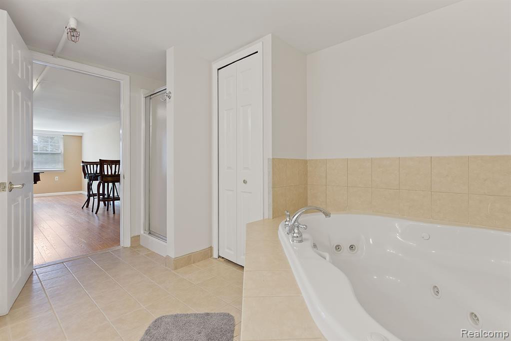1493 SILVERBROOK RIDGE Drive, Walled Lake, MI 48390 — Photo 20