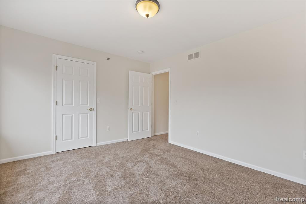 1493 SILVERBROOK RIDGE Drive, Walled Lake, MI 48390 — Photo 29