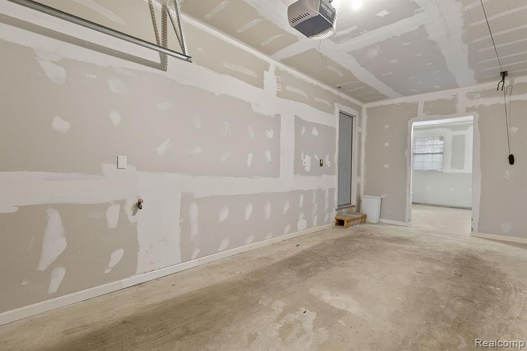 1493 SILVERBROOK RIDGE Drive, Walled Lake, MI 48390 — Photo 32