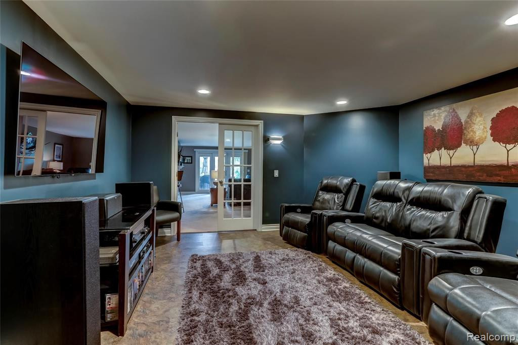 8500 Falling Water Drive, South Lyon, MI 48178 — Photo 32