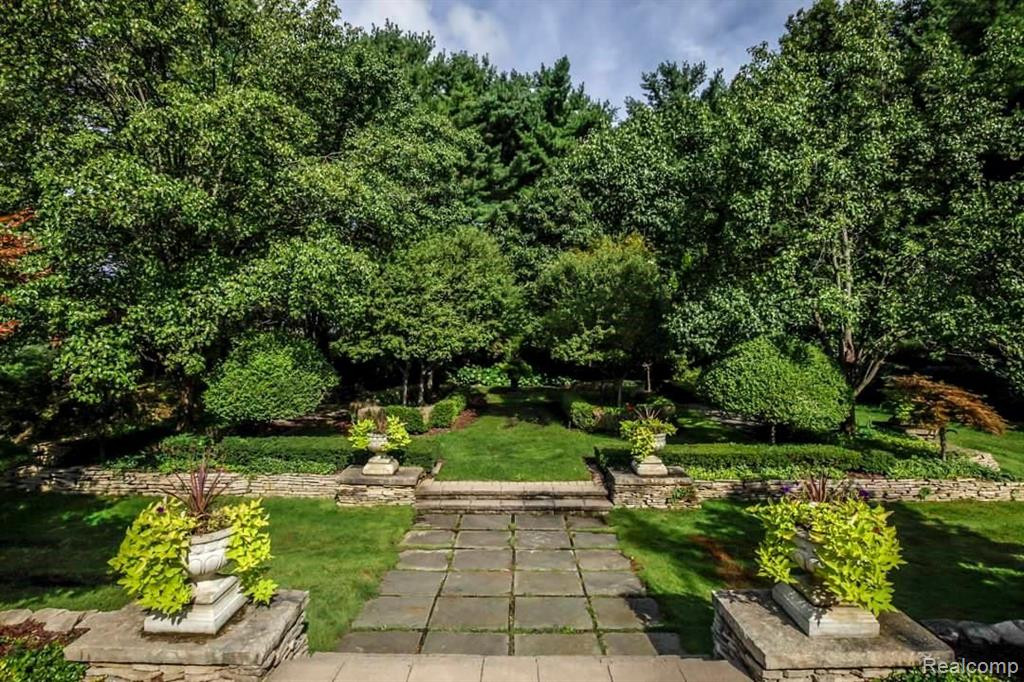 8500 Falling Water Drive, South Lyon, MI 48178 — Photo 44
