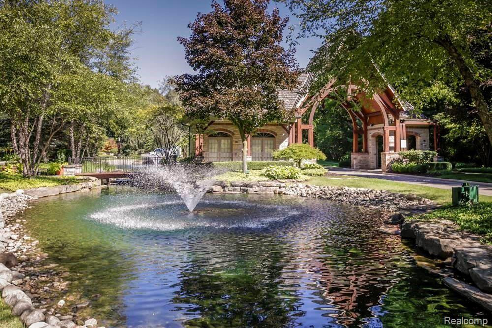 8500 Falling Water Drive, South Lyon, MI 48178 — Photo 46