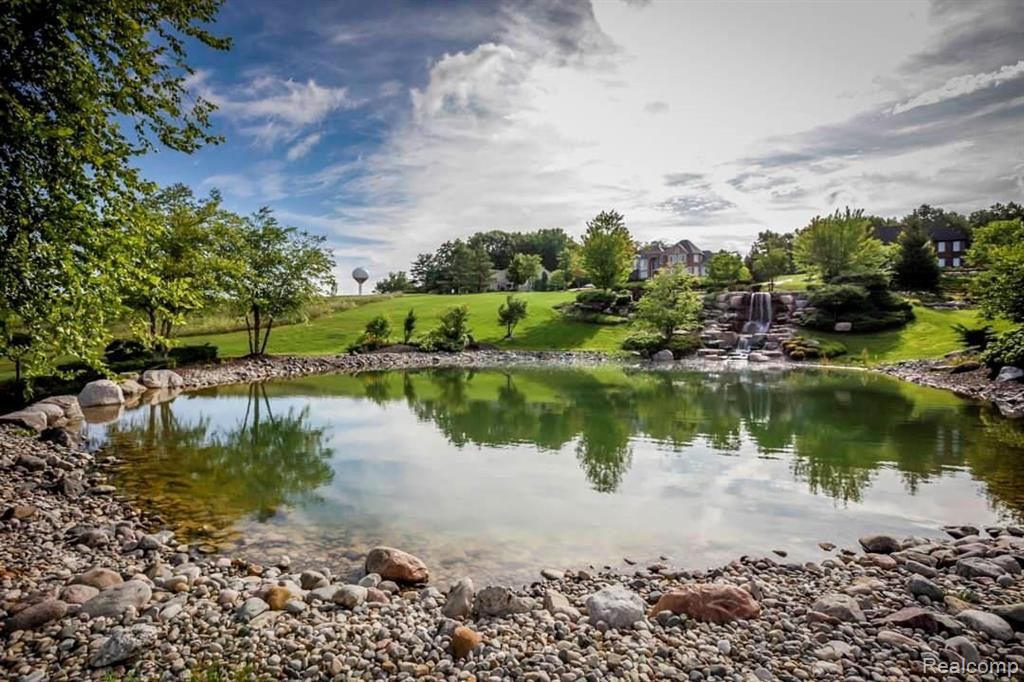 8500 Falling Water Drive, South Lyon, MI 48178 — Photo 41