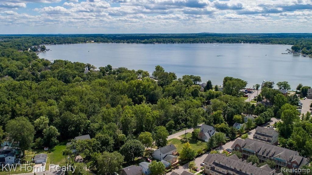 415 LEON Road, Walled Lake, MI 48390 — Photo 4