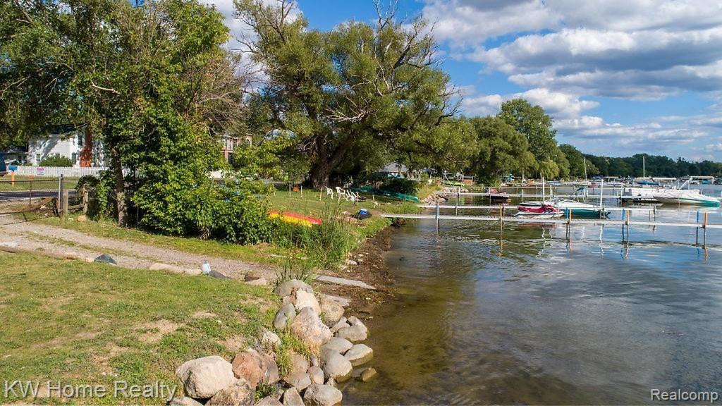 415 LEON Road, Walled Lake, MI 48390 — Photo 7