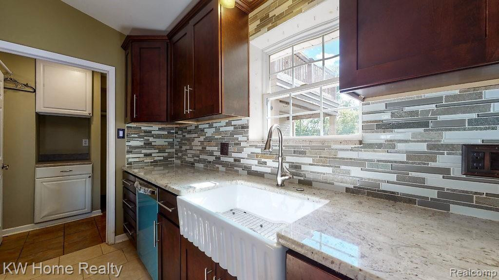 415 LEON Road, Walled Lake, MI 48390 — Photo 13