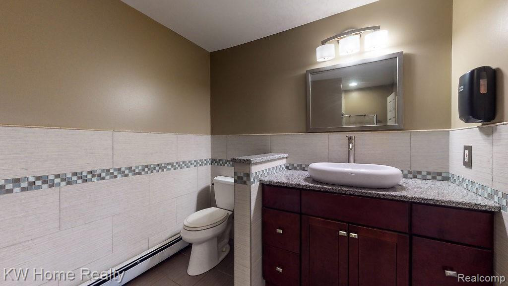 415 LEON Road, Walled Lake, MI 48390 — Photo 24