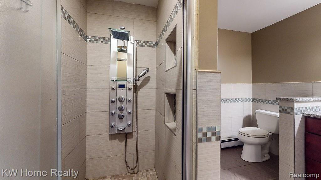 415 LEON Road, Walled Lake, MI 48390 — Photo 25
