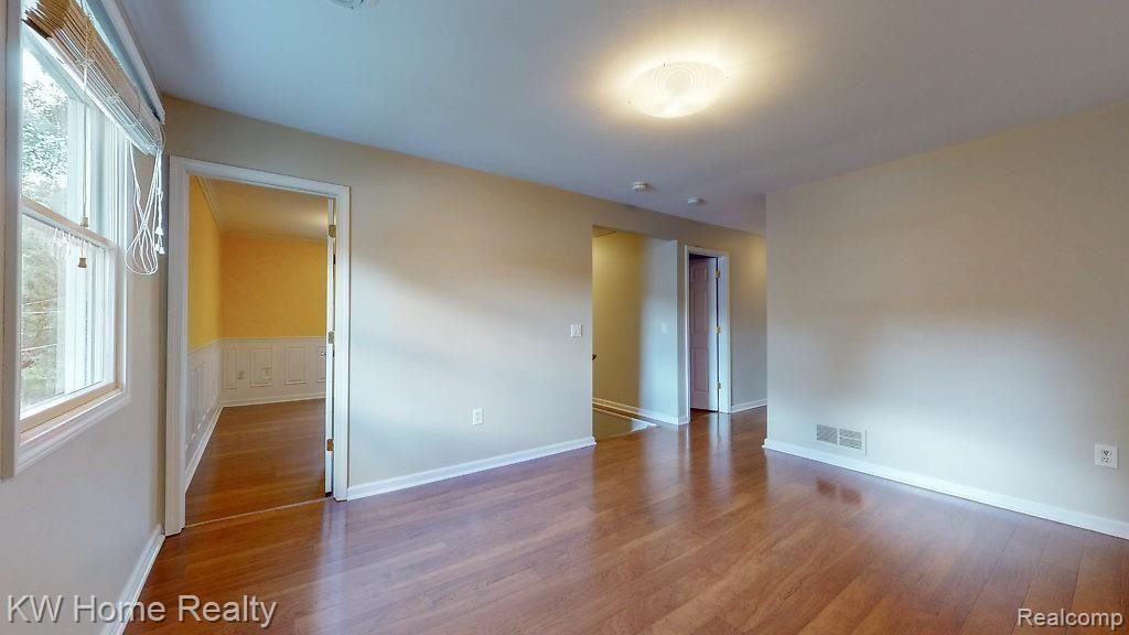 415 LEON Road, Walled Lake, MI 48390 — Photo 27
