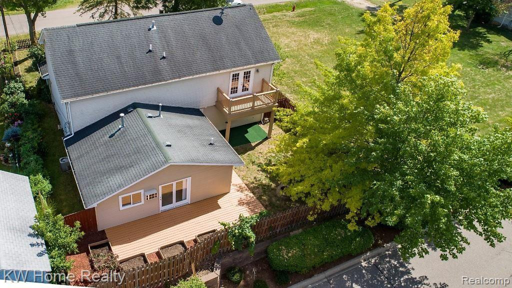 415 LEON Road, Walled Lake, MI 48390 — Photo 37