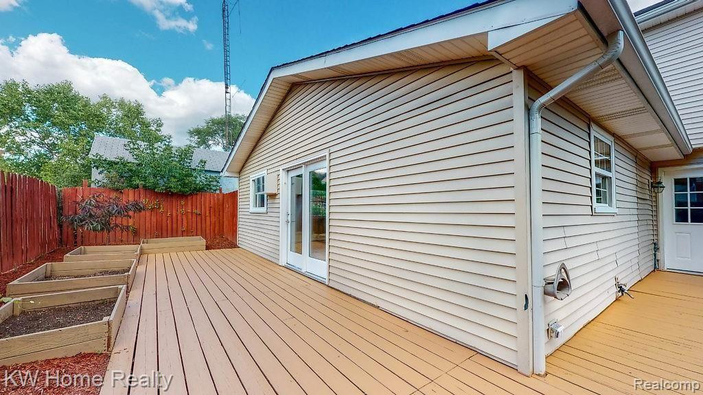 415 LEON Road, Walled Lake, MI 48390 — Photo 40