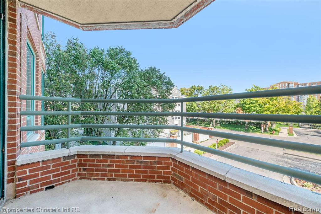 3320 Spinnaker Lane, 8D, Detroit, MI 48207 — Photo 2