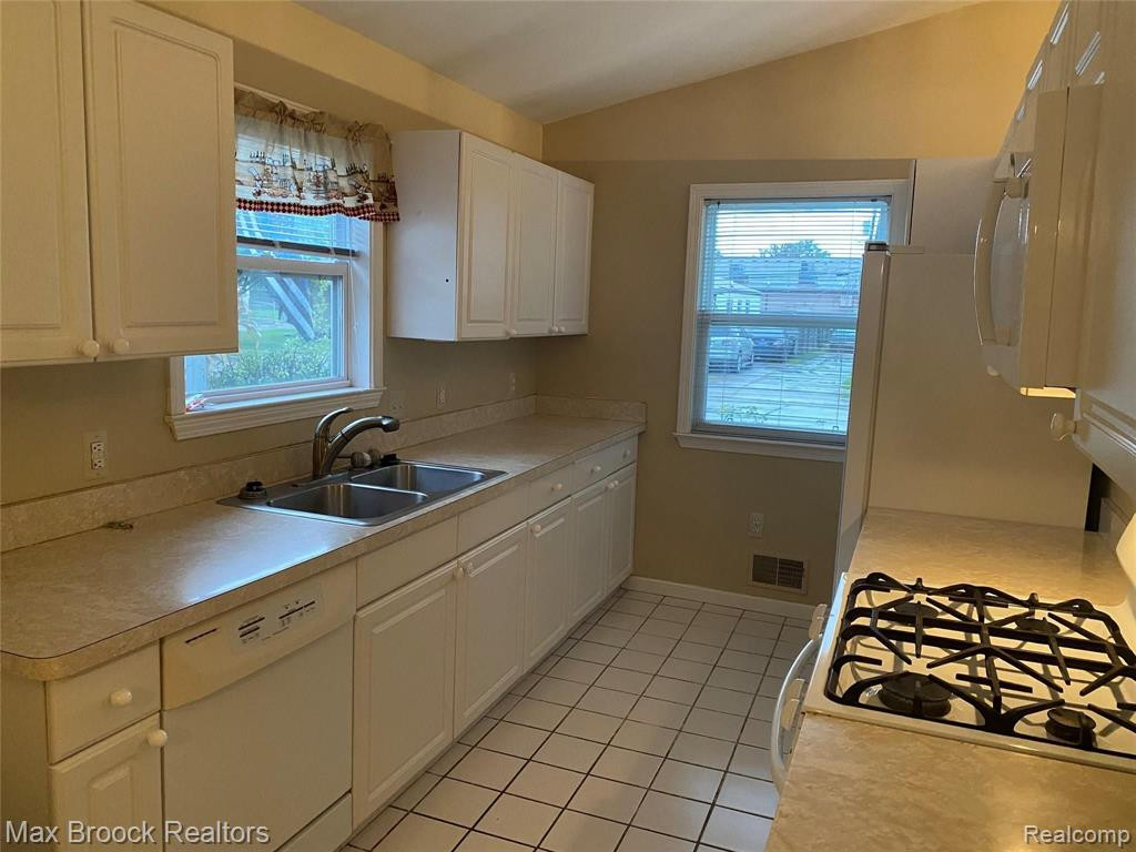 30783 Brush Street, Madison Heights, MI 48071 — Photo 9