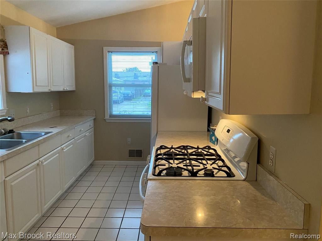 30783 Brush Street, Madison Heights, MI 48071 — Photo 13