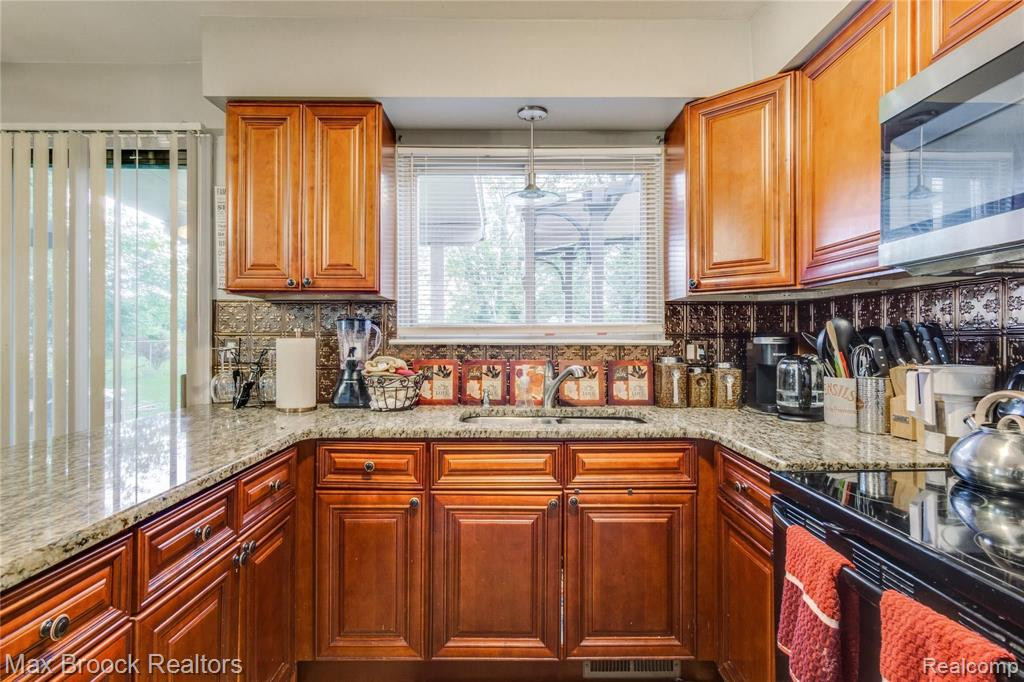 9225 Arlington Drive, Ypsilanti, MI 48198 — Photo 13