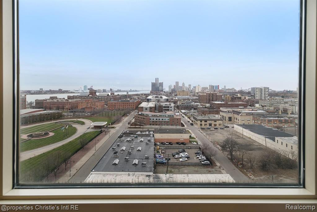 3320 Spinnaker Lane, 8F, Detroit, MI 48207 — Photo 2