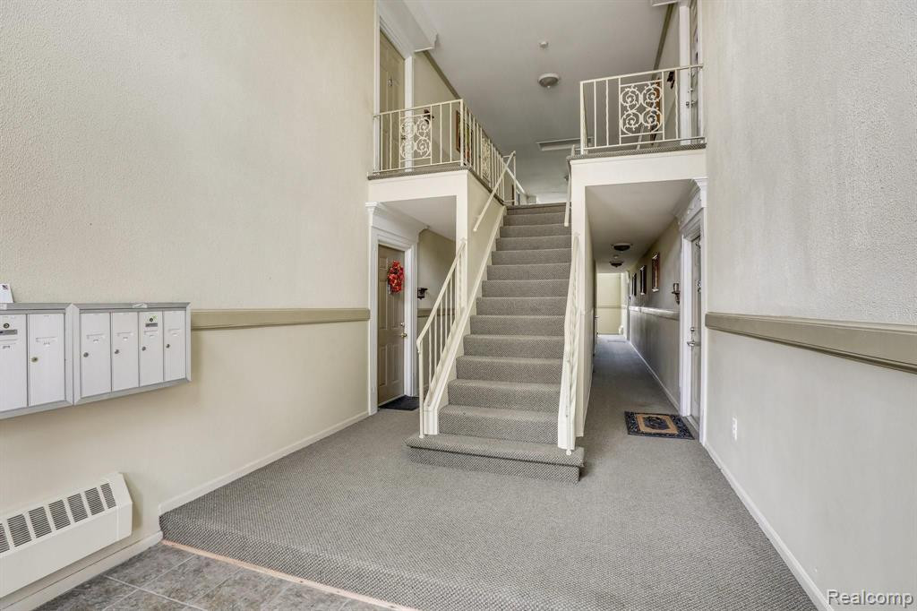 719 W MAPLE Road, Clawson, MI — Photo 2