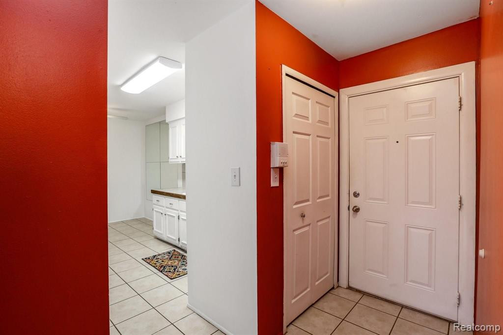 719 W MAPLE Road, Clawson, MI — Photo 4