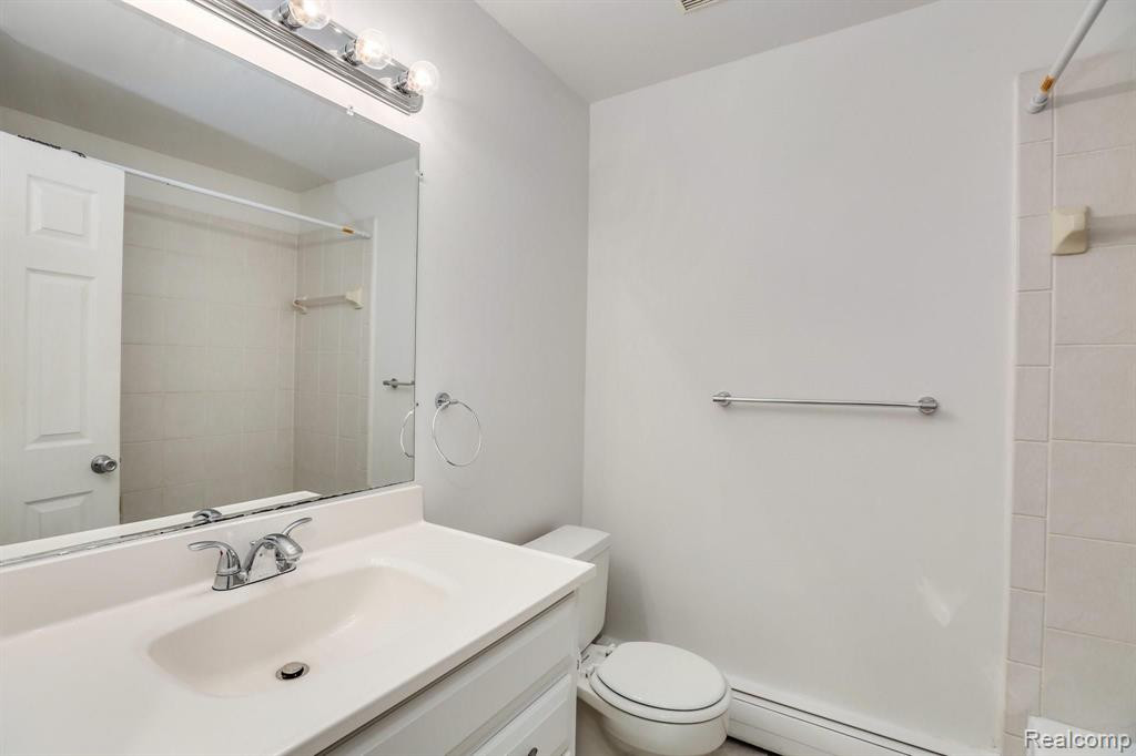 719 W MAPLE Road, Clawson, MI — Photo 13