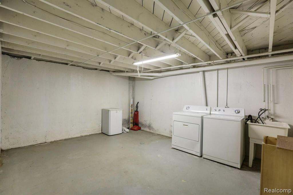 719 W MAPLE Road, Clawson, MI — Photo 18