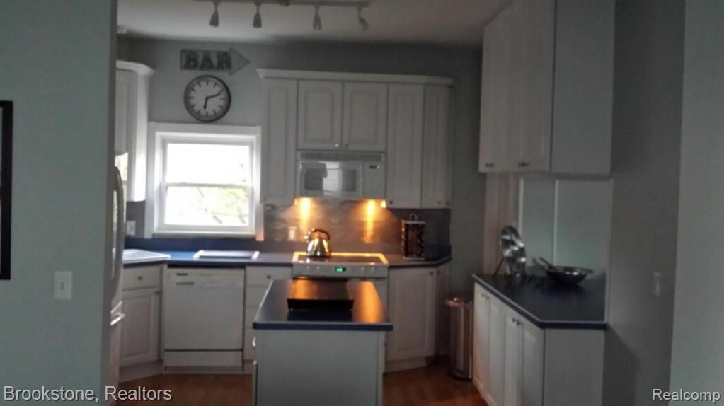 41 N HOLCOMB Road, Clarkston, MI — Photo 3