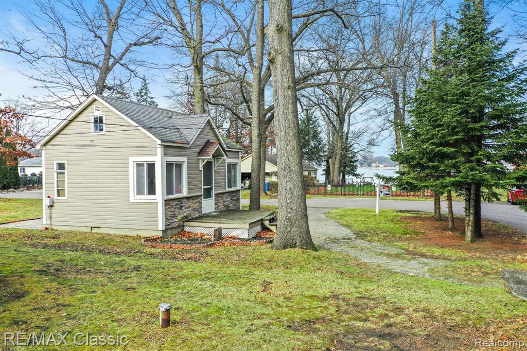 8845 Orrick Street, Commerce Twp, MI 48382 — Photo 4