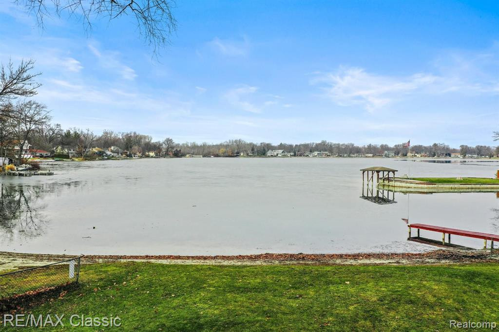 8845 Orrick Street, Commerce Twp, MI 48382 — Photo 7