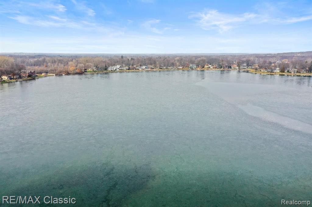 8845 Orrick Street, Commerce Twp, MI 48382 — Photo 8