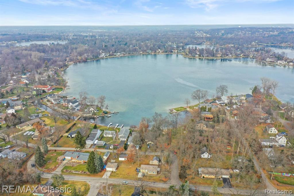 8845 Orrick Street, Commerce Twp, MI 48382 — Photo 11