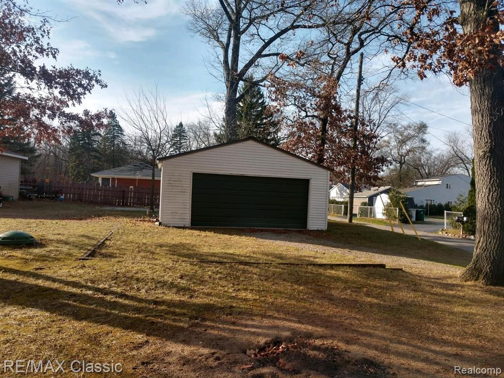 8845 Orrick Street, Commerce Twp, MI 48382 — Photo 13