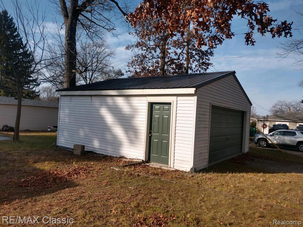 8845 Orrick Street, Commerce Twp, MI 48382 — Photo 14