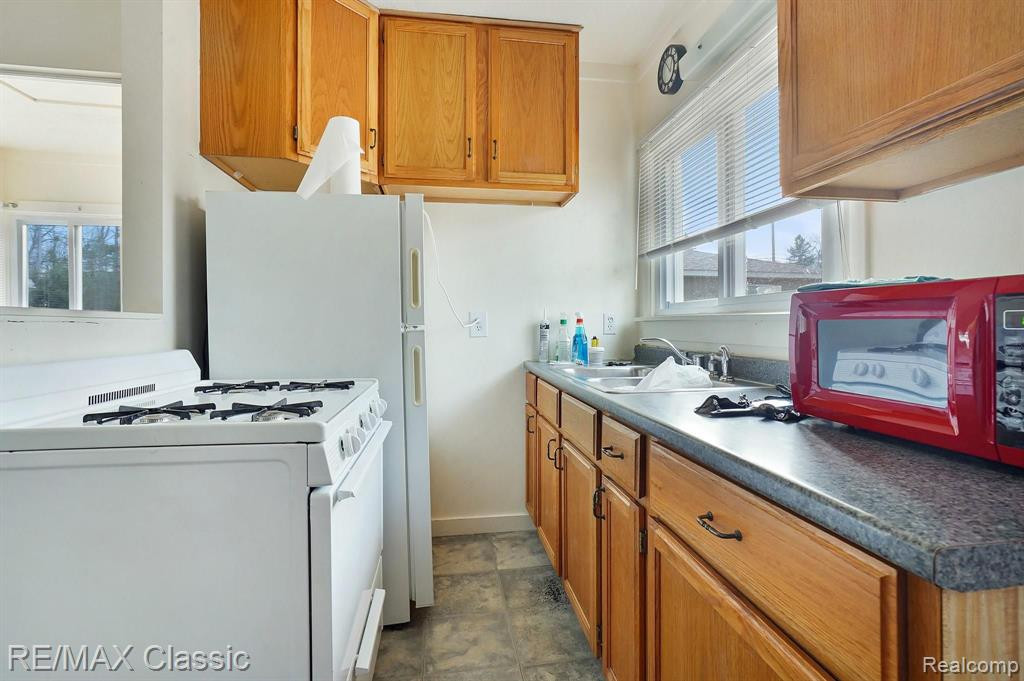 8845 Orrick Street, Commerce Twp, MI 48382 — Photo 15
