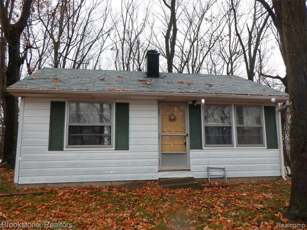 1822 HEIGHTS DR, Brooklyn, MI 49230 — front exterior