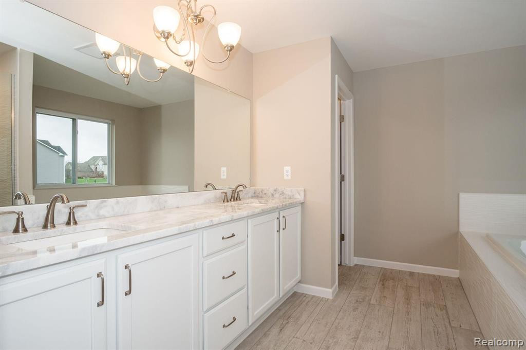 916 SADDLE CLUB Lane, Howell, MI 48843 — Photo 13