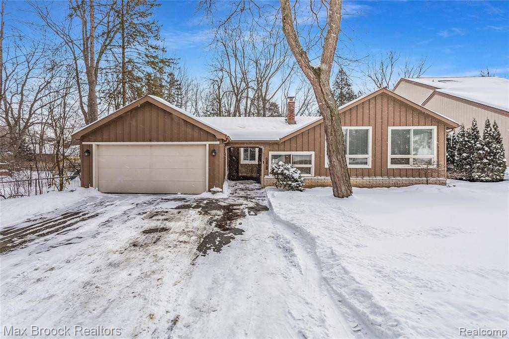 5481 Sunnycrest Drive, West Bloomfield, MI 48323 — front exterior