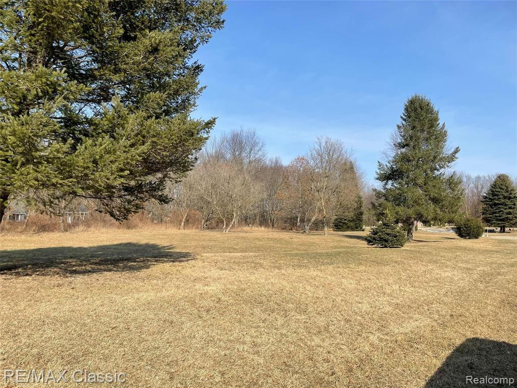 835 Adams Rd, Milford, MI 48381 — Photo 14