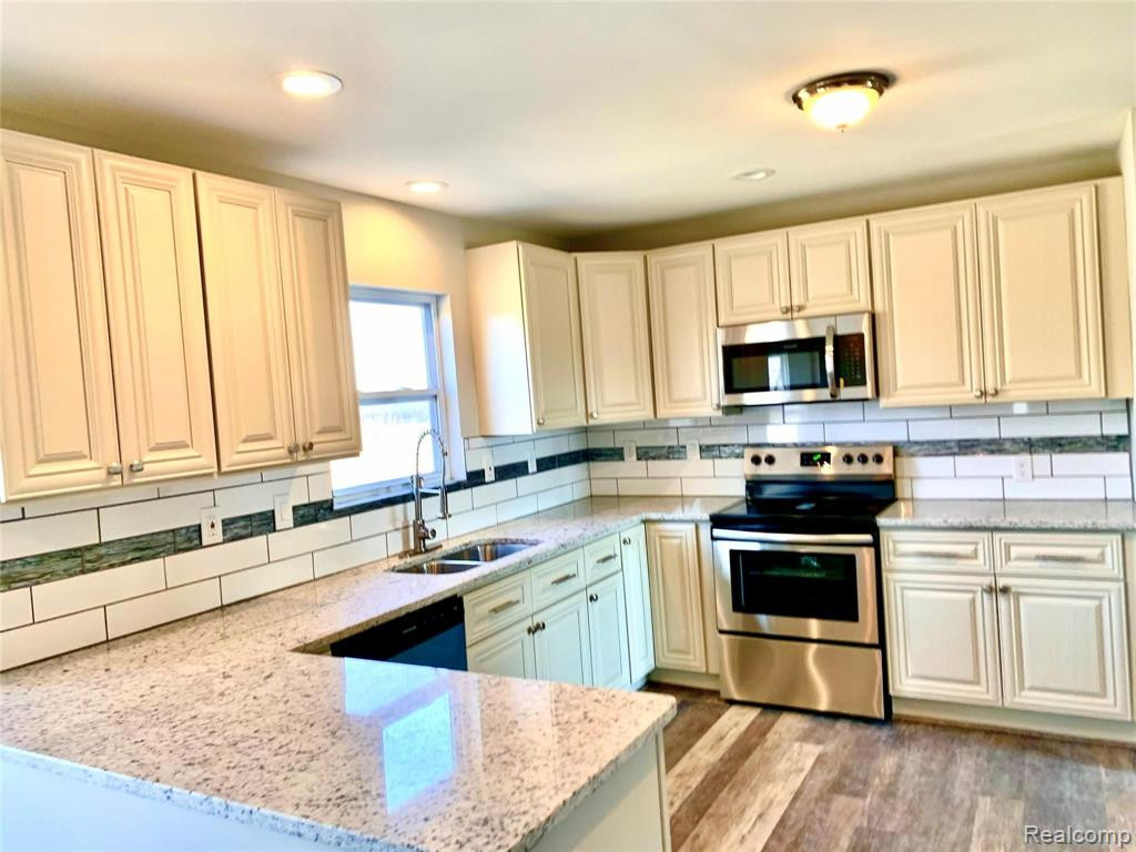 7448 BALDWIN Road, Swartz Creek, MI 48473 — Photo 4