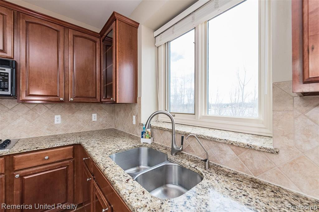 54330 MEADOW Court, South Lyon, MI 48178 — Photo 22