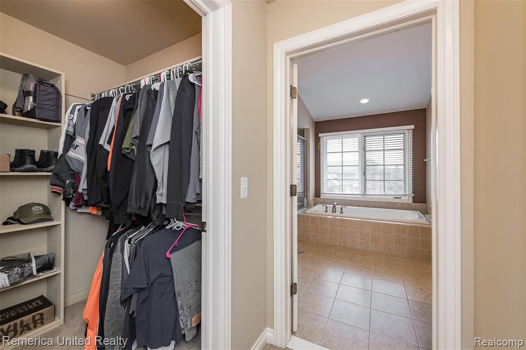 54330 MEADOW Court, South Lyon, MI 48178 — Photo 32