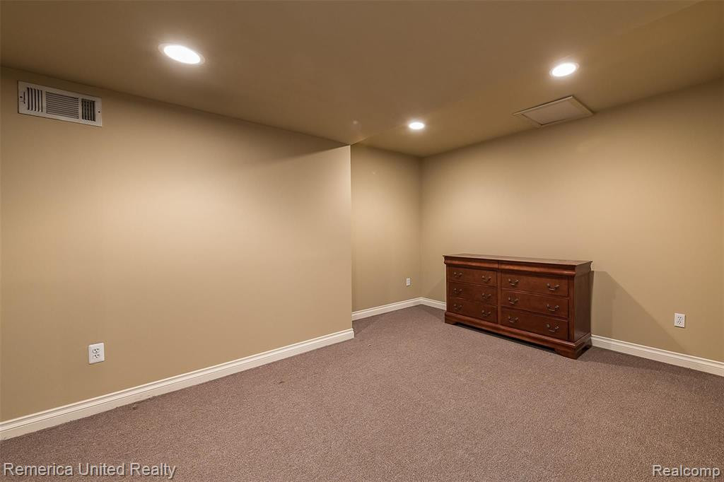 54330 MEADOW Court, South Lyon, MI 48178 — Photo 46