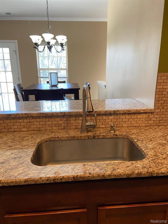 528 RED OAK Court, Walled Lake, MI 48390 — Photo 5