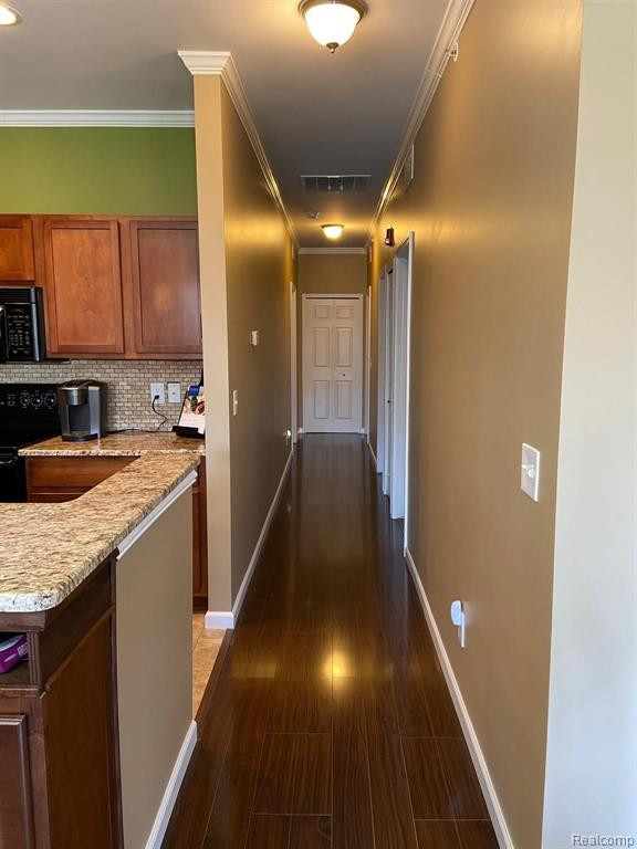 528 RED OAK Court, Walled Lake, MI 48390 — Photo 11