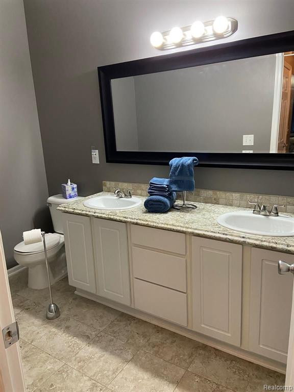 528 RED OAK Court, Walled Lake, MI 48390 — Photo 17