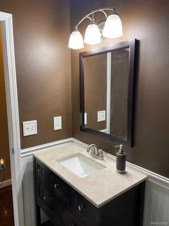 528 RED OAK Court, Walled Lake, MI 48390 — Photo 22