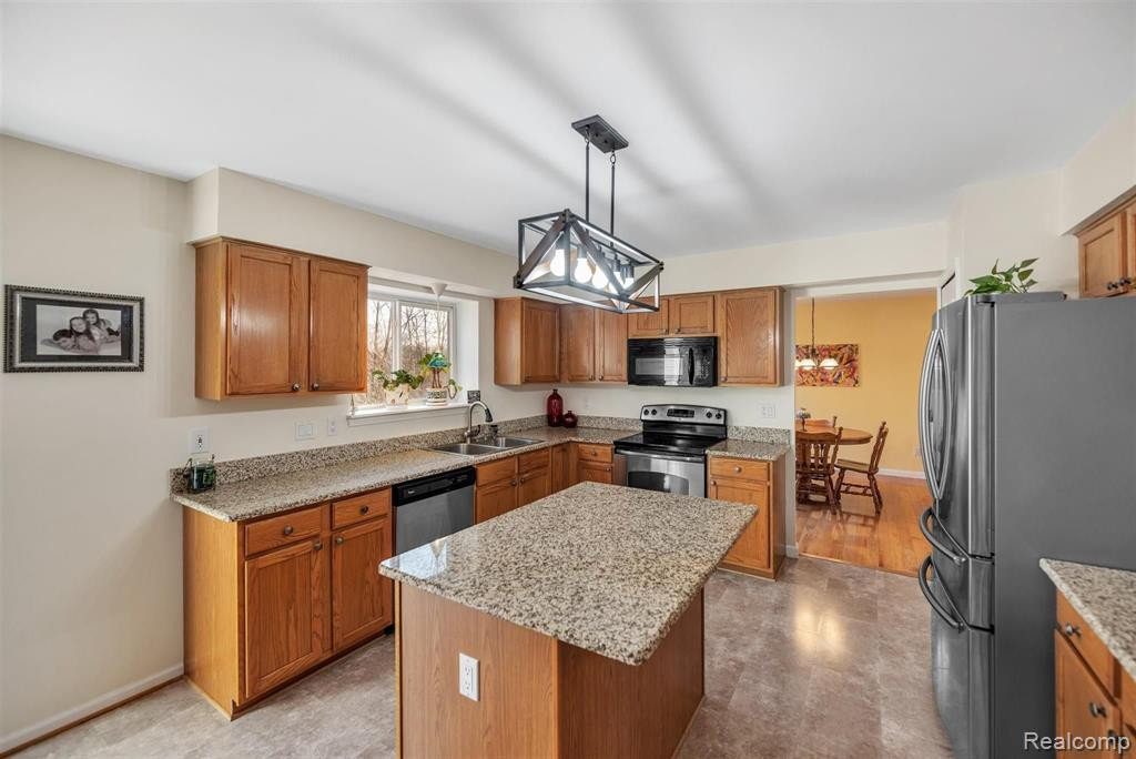 5470 MILL RACE Way, Commerce Twp, MI 48382 — Photo 9