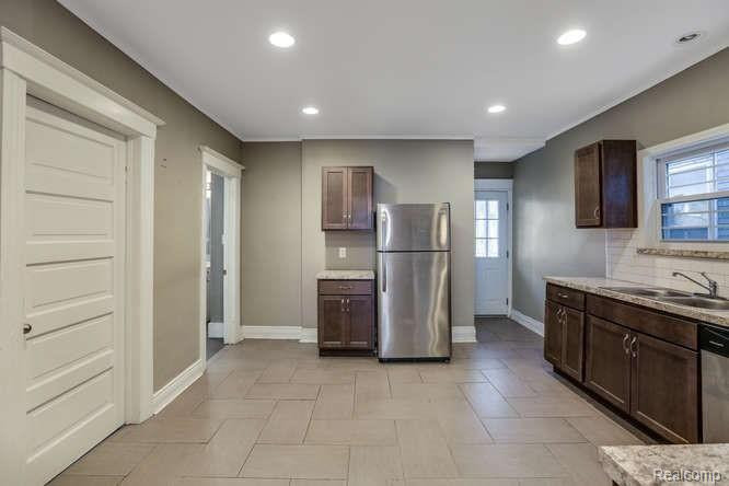 1522 PARKER Street, Detroit, MI 48214 — Photo 12