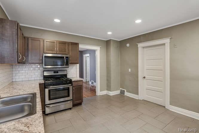 1522 PARKER Street, Detroit, MI 48214 — Photo 14