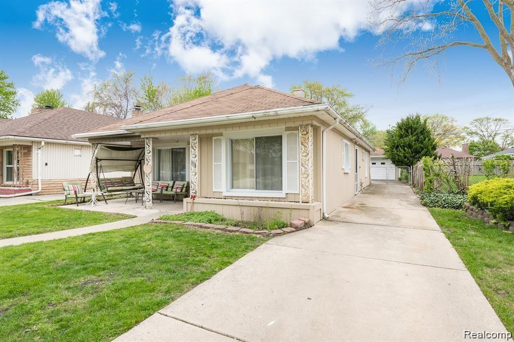 7299 MAYBURN Street, Dearborn Heights, MI 48127 — Photo 2