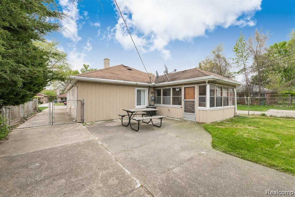 7299 MAYBURN Street, Dearborn Heights, MI 48127 — Photo 6