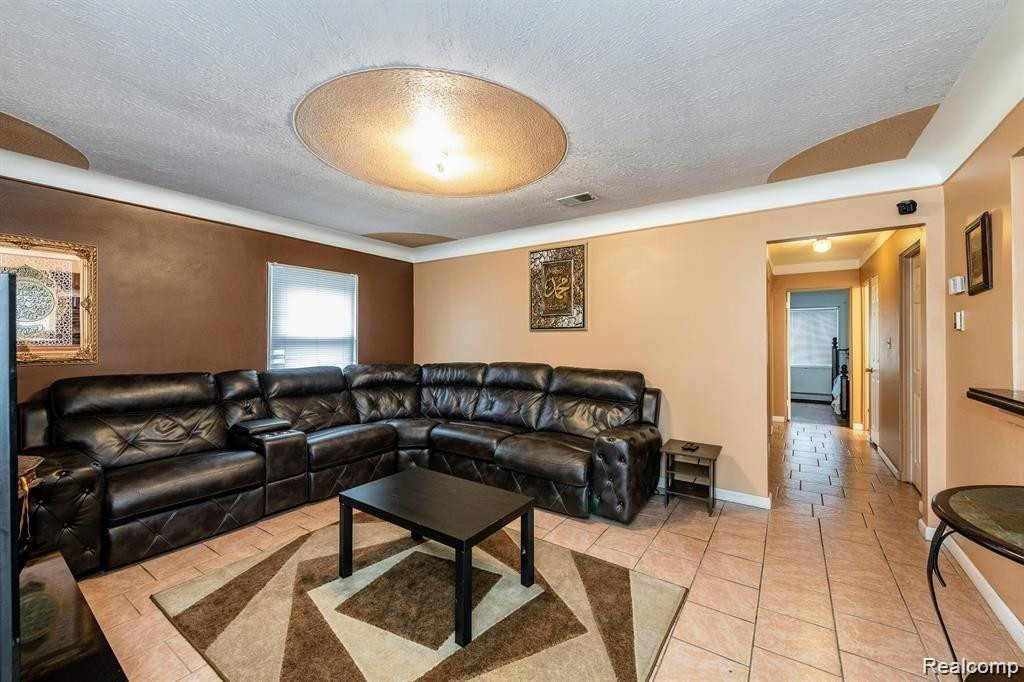 7299 MAYBURN Street, Dearborn Heights, MI 48127 — Photo 8